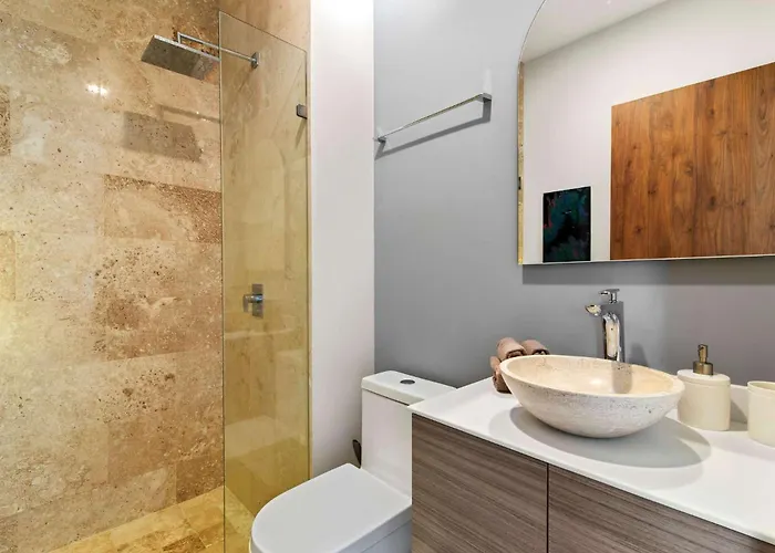 2br With Jacuzzi Near Habitas Apartment *